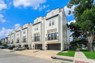 2221 Francis St in Houston, TX - Building Photo - Building Photo