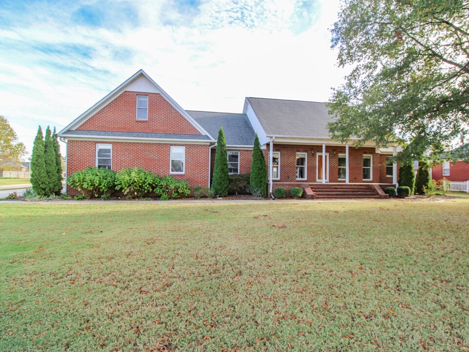 17524 Martin Dr in Athens, AL - Building Photo