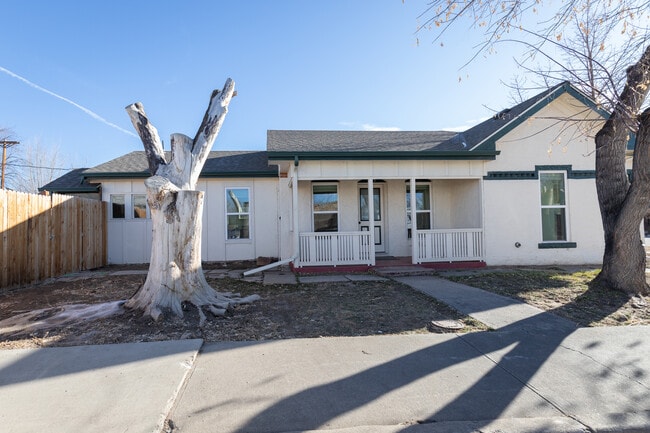 105 E 2nd St in Loveland, CO - Foto de edificio - Building Photo