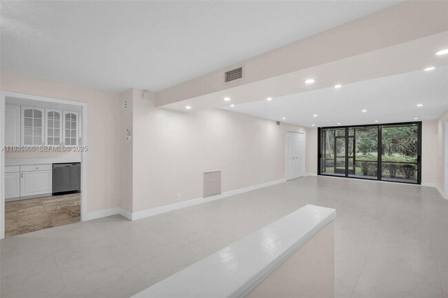 250 E Royal Palm Rd in Boca Raton, FL - Building Photo - Building Photo