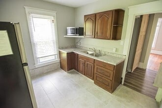 37 Woodward Ave in Athens, OH - Building Photo - Building Photo