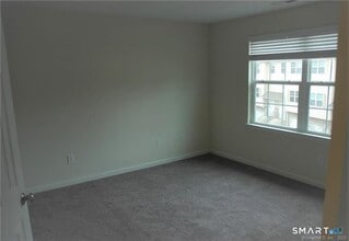 16 Riverview Ct in Brookfield, CT - Building Photo - Building Photo