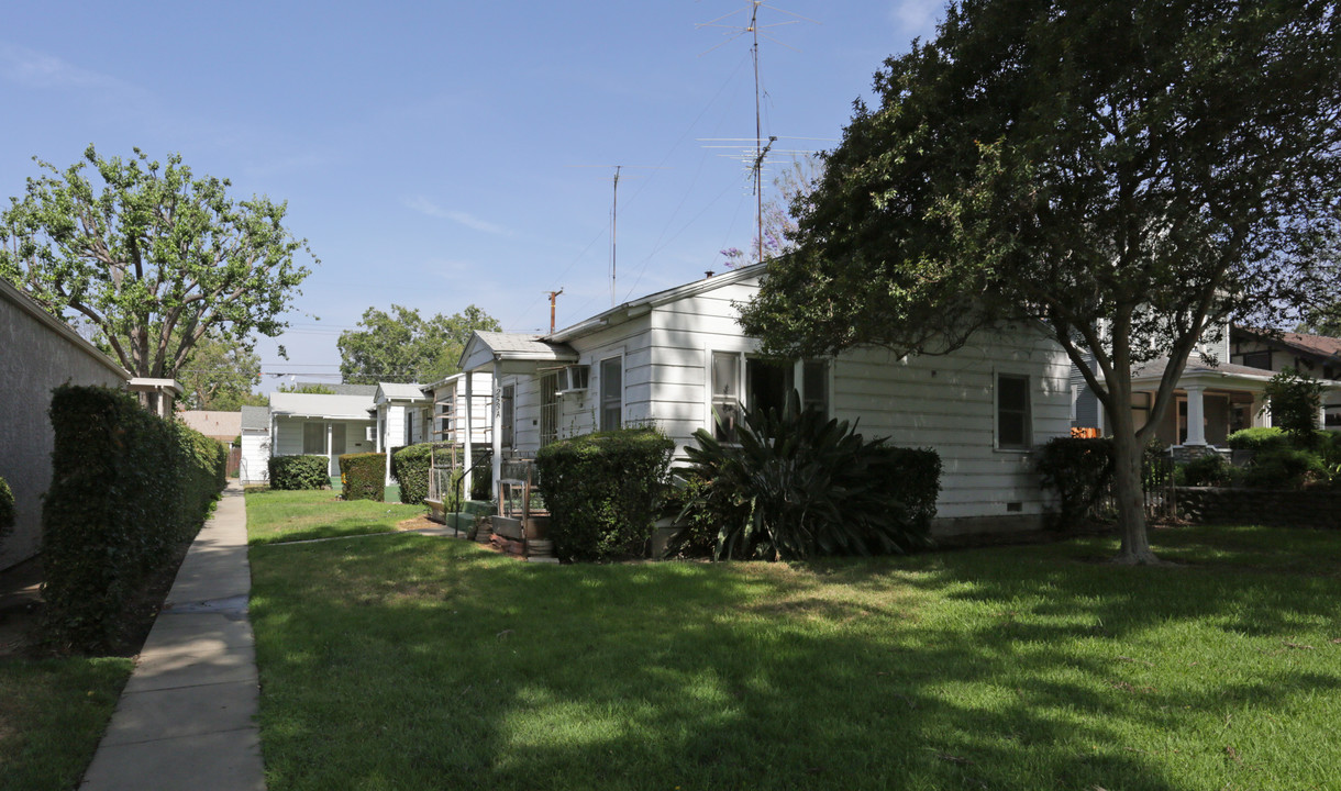 253 N Euclid Ave in Upland, CA - Building Photo