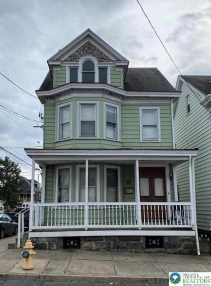 property at 302 W Nesquehoning St