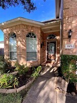 1103 Eastbourne Ln in Pearland, TX - Building Photo