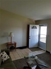 1336 Brittain Rd in Akron, OH - Foto de edificio - Building Photo