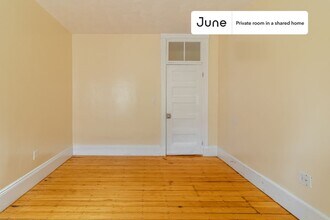 Private bedroom in 4 bed/1 bath Home in Boston, MA - Building Photo - Building Photo