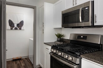 Highlands at Dearborn Apartments in Peabody, MA - Foto de edificio - Building Photo