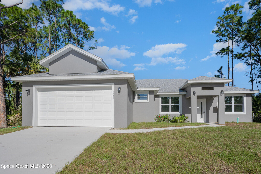 1271 Hathaway Rd SW in Palm Bay, FL - Building Photo