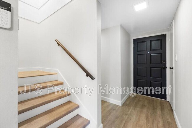 9 Derow Ct in Sacramento, CA - Building Photo - Building Photo