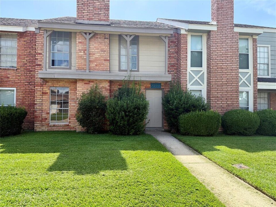 1539 Airline Dr in Katy, TX - Building Photo