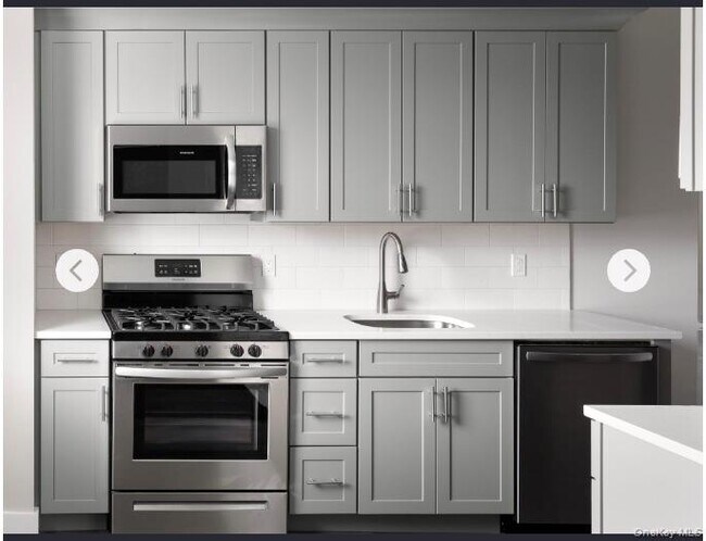 116 Waverly Ave in Patchogue, NY - Foto de edificio - Building Photo