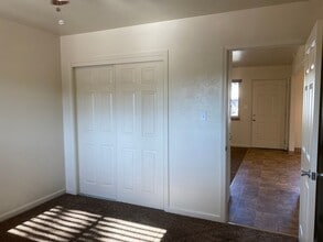 460 S 2nd Ave in Oakdale, CA - Building Photo - Building Photo