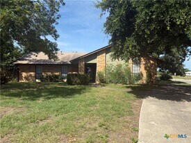 912 Spring Hill Dr in New Braunfels, TX - Building Photo