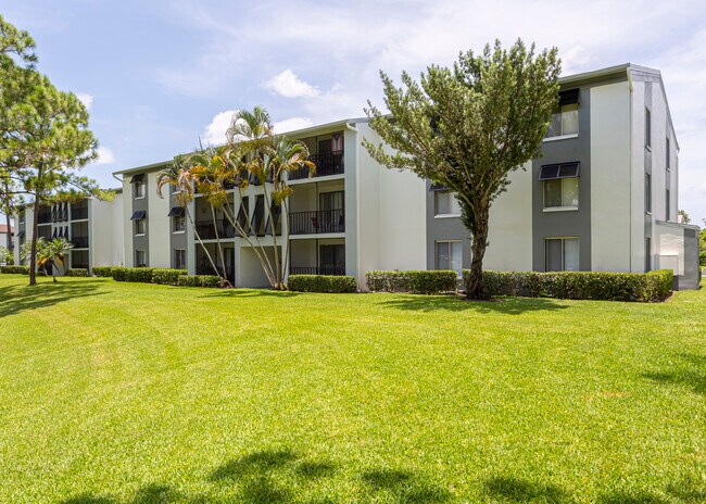 Rosemont Royal Palm in Royal Palm Beach, FL - Building Photo - Building Photo