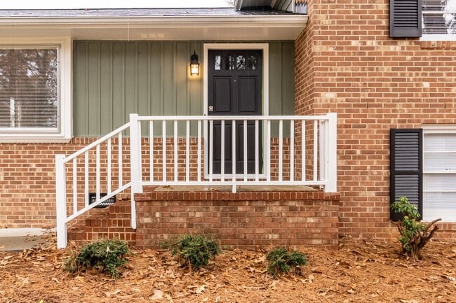 200 Westridge Dr in Raleigh, NC - Building Photo - Building Photo