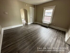 239 E 10th St-Unit -4 in Erie, PA - Building Photo - Building Photo