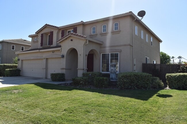 11079 Malibu Ave in Chowchilla, CA - Building Photo - Building Photo