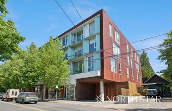 2530 SE 26th Ave in Portland, OR - Building Photo - Building Photo