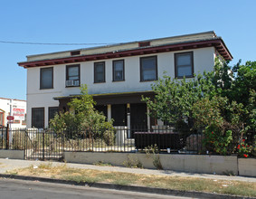 4348 Burns Ave in Los Angeles, CA - Foto de edificio - Building Photo