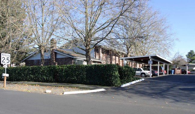 Tapiola Manor Apartments in Beaverton, OR - Building Photo - Building Photo