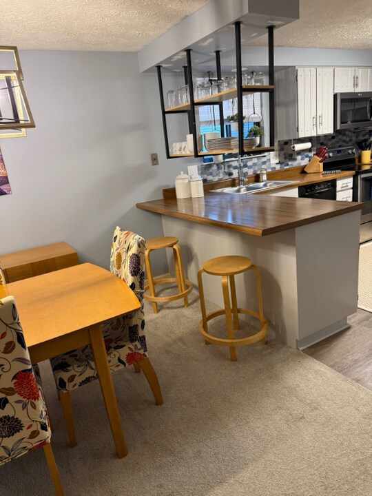 8056 Pebble Creek Ct in Indianapolis, IN - Building Photo