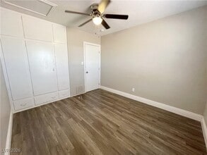 5930 Dodd St in Las Vegas, NV - Foto de edificio - Building Photo