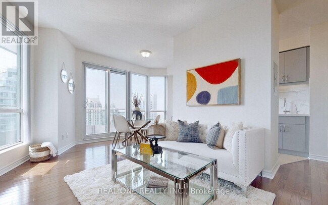 18 Holmes Ave in Toronto, ON - Building Photo - Building Photo