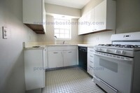 103 Lake Shore Rd, Unit 2 in Boston, MA - Building Photo - Building Photo