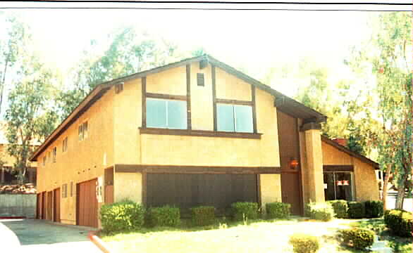 1613 Naomi St in West Covina, CA - Foto de edificio