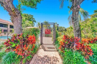 7484 La Paz Blvd in Boca Raton, FL - Building Photo - Building Photo