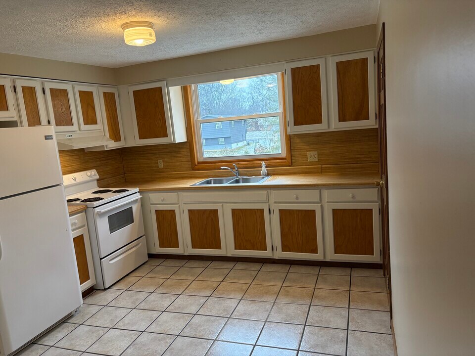 515 Hinderer Ave SW in Massillon, OH - Building Photo