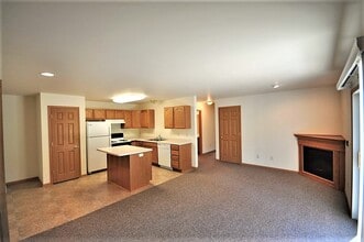 Southridge East Apartments in Eau Claire, WI - Building Photo - Building Photo