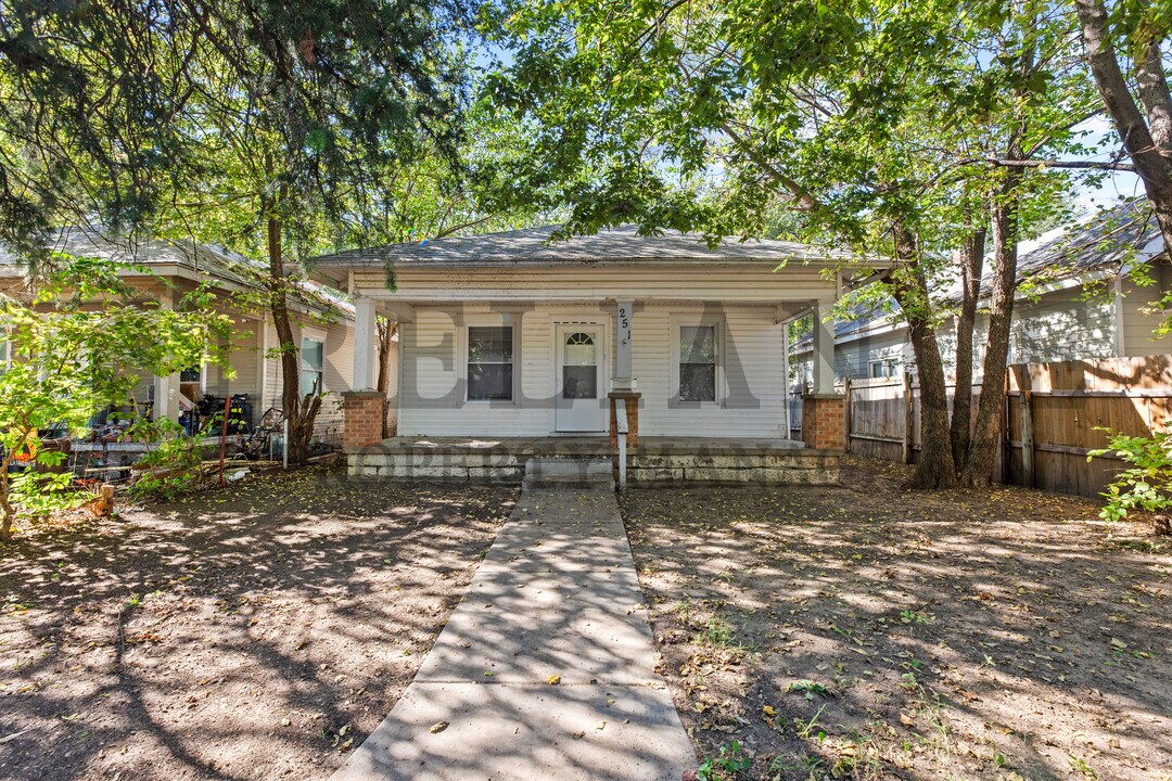 251 Millwood N in Wichita, KS - Building Photo