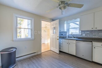 183 Thompson Rd in Manchester, CT - Foto de edificio - Building Photo