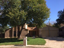 13034 N Run in San Antonio, TX - Building Photo