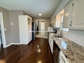 2025 NE Knollbrook St in Lee's Summit, MO - Building Photo - Building Photo