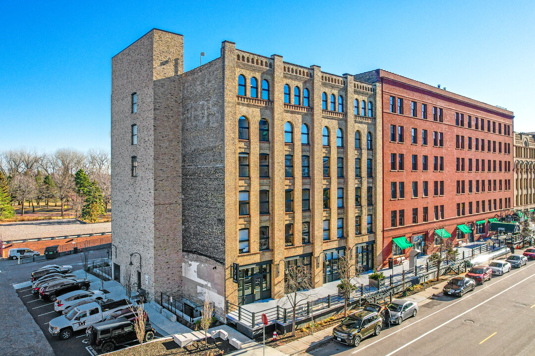 724 Lofts in Minneapolis, MN - Building Photo