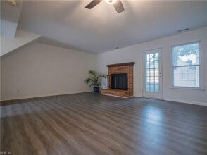2407 Rennie Dr in Virginia Beach, VA - Building Photo - Building Photo