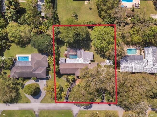 7440 SW 70th Terrace in Miami, FL - Building Photo - Building Photo