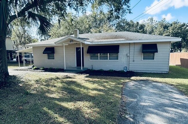 811 S Lone Oak Dr in Leesburg, FL - Building Photo - Building Photo