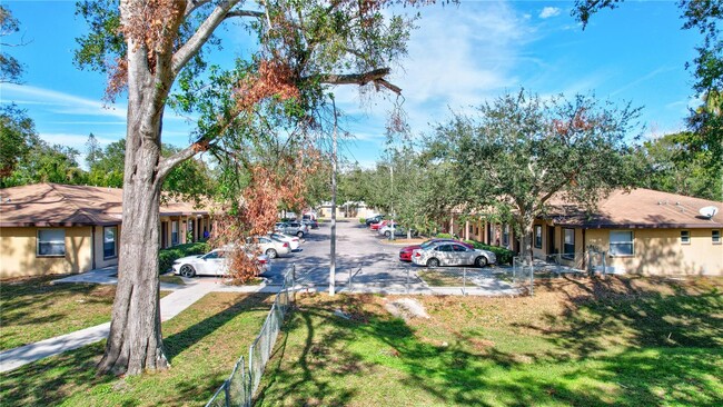 Lakeview Apartments in St. Petersburg, FL - Building Photo - Building Photo