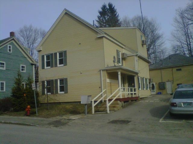 29 Spring Street in Newmarket, NH - Foto de edificio