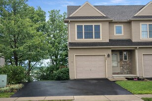 285 Cedar Hollow in Manheim, PA - Building Photo