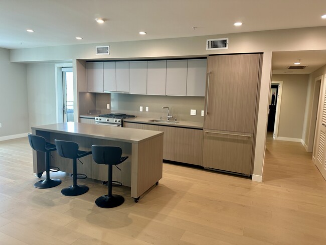 39 S Los Robles Ave, Unit 4009 in Pasadena, CA - Building Photo - Building Photo