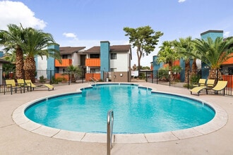 Tropicana Royale in Las Vegas, NV - Building Photo - Building Photo