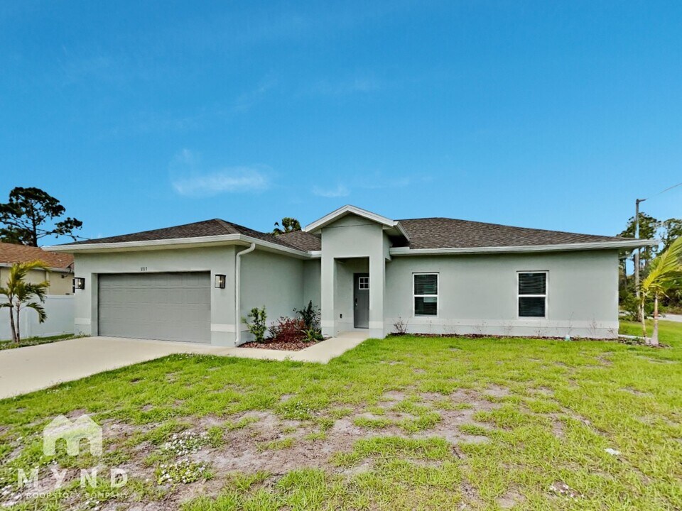 3717 Uriah St in North Port, FL - Building Photo