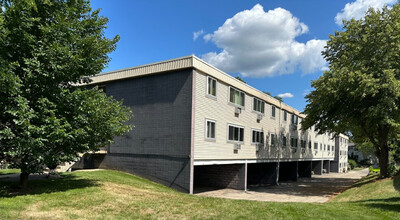 Spring Harbor Apartments in Madison, WI - Foto de edificio - Building Photo