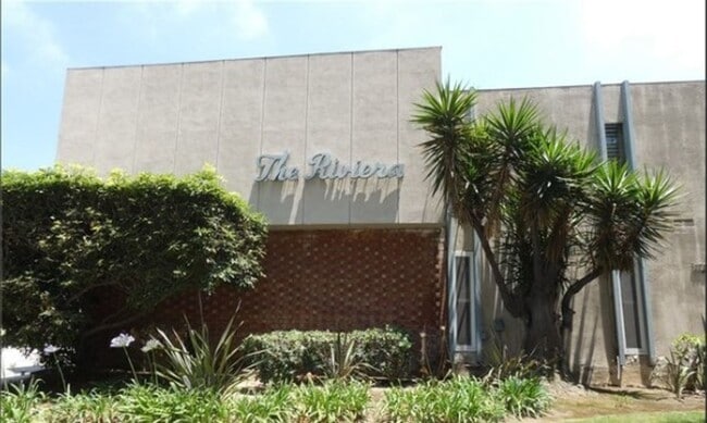 property at 11827 Beverly Blvd