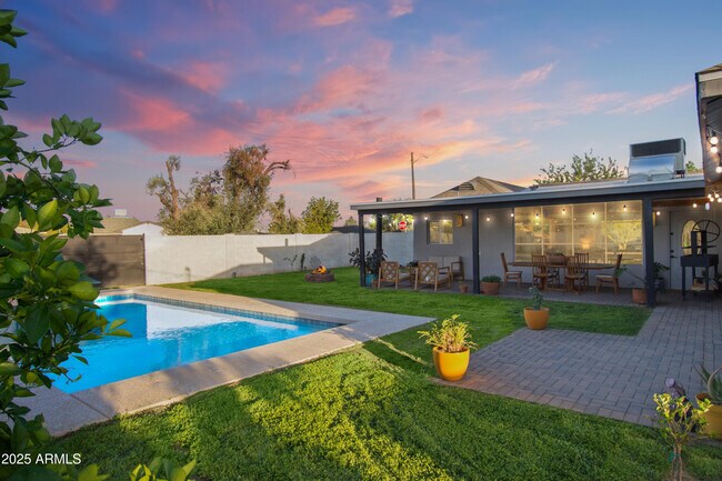 1702 W Glenrosa Ave in Phoenix, AZ - Foto de edificio - Building Photo